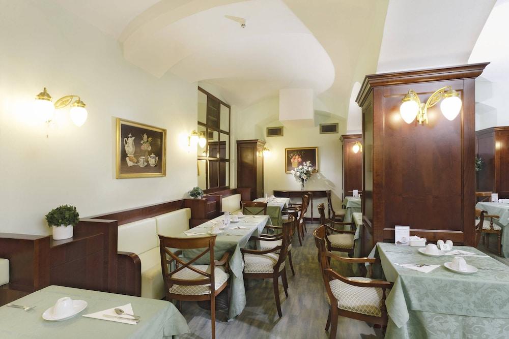 Hotel Liberty Praga Esterno foto