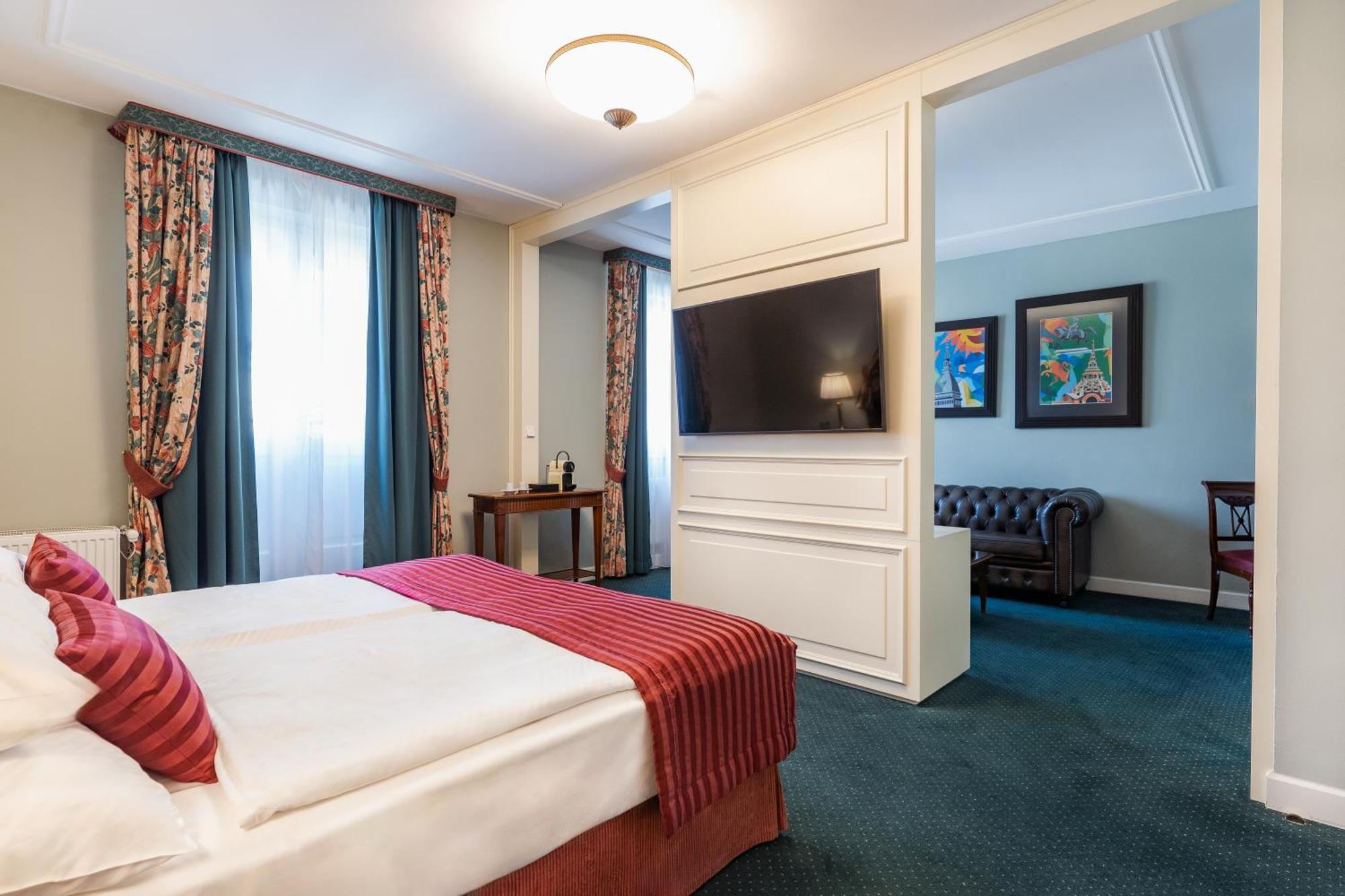 Hotel Liberty Praga Esterno foto